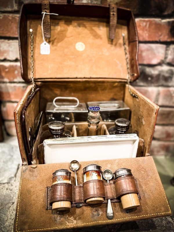 Edwardian Trunk Picnic Set